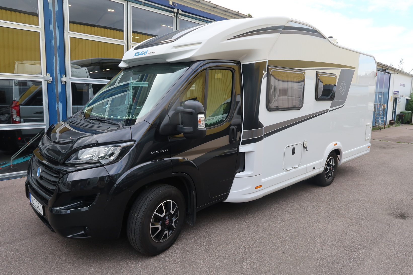 Knaus Black Selection 650-18 Såld